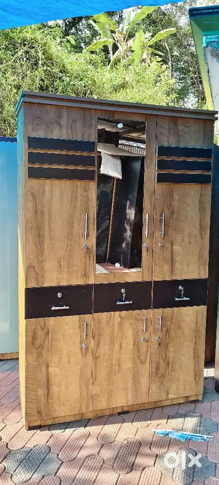 Refurbished alamara kattil