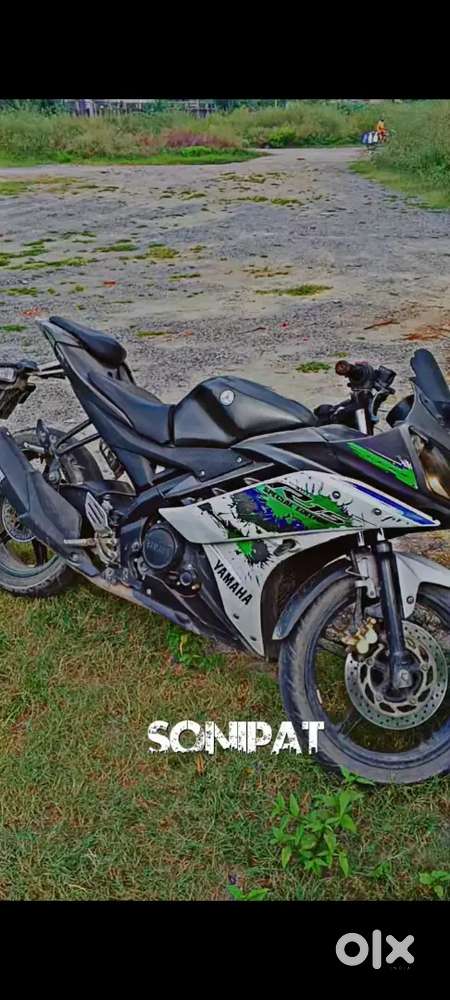 R15 V2 ( 2017 special edition of Sparky green)