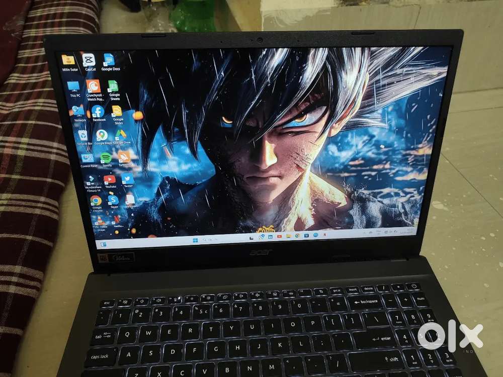 Urgent selling laptop Acer aspire 7 gaming with charger and box