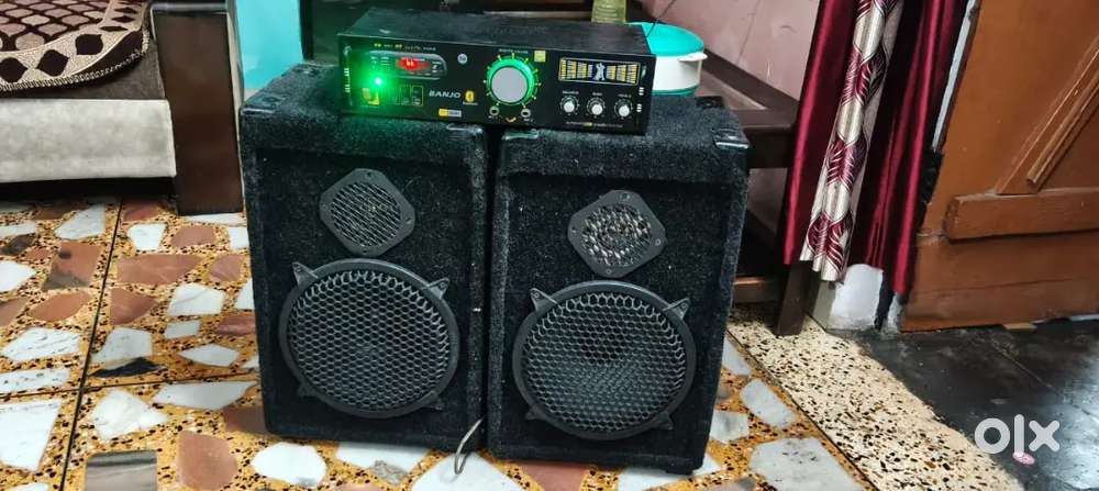 Amplifier with Two speakers