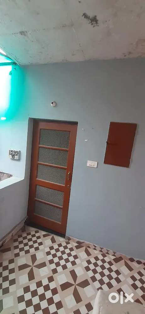 To let for small family or working boys  girls