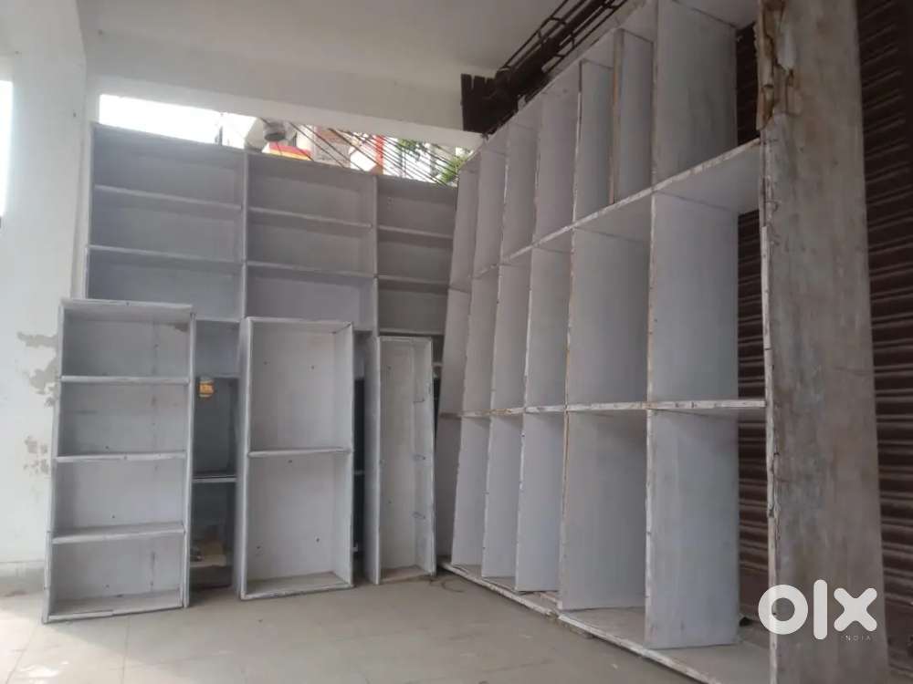 Ply bord shop raik 2 pice big and 3ice small white colour