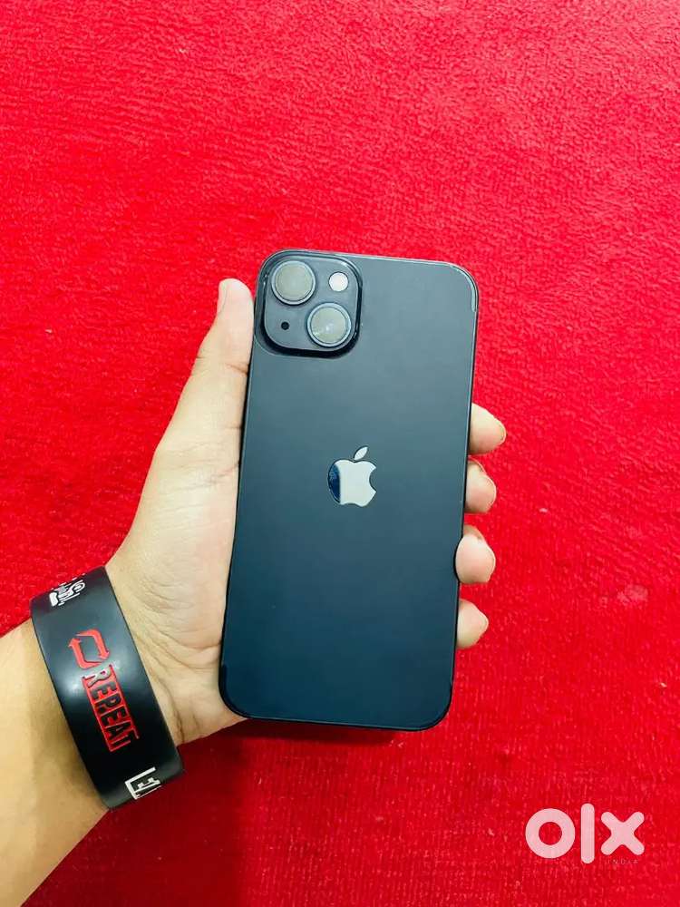 iPhone 13 128 GB variant 6 months old with all accessories