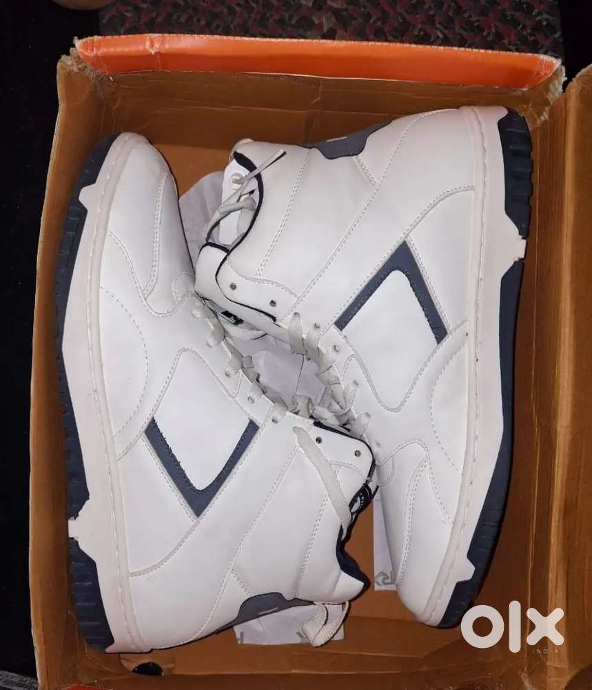 White Sneaker 10no.