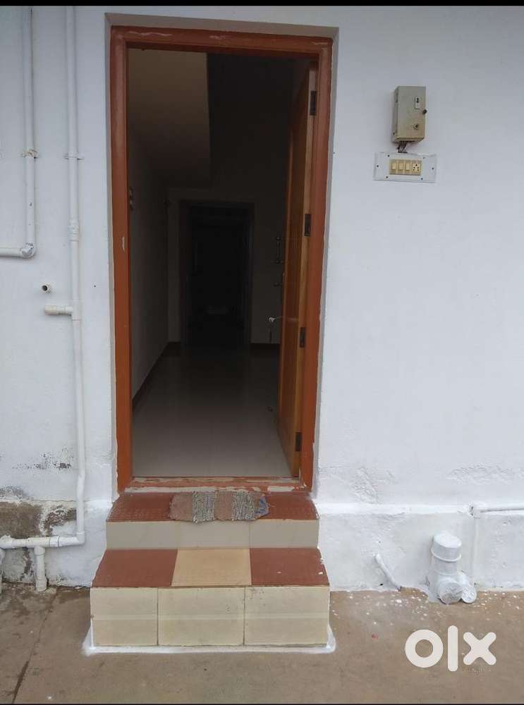 1 bhk available for rent near bus stop