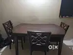 Dining rable with 4 chairs