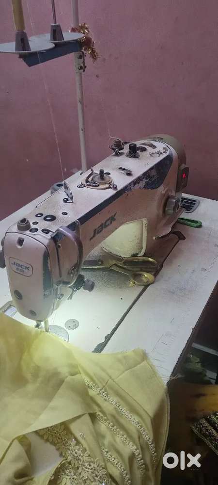 F 4 modal jack