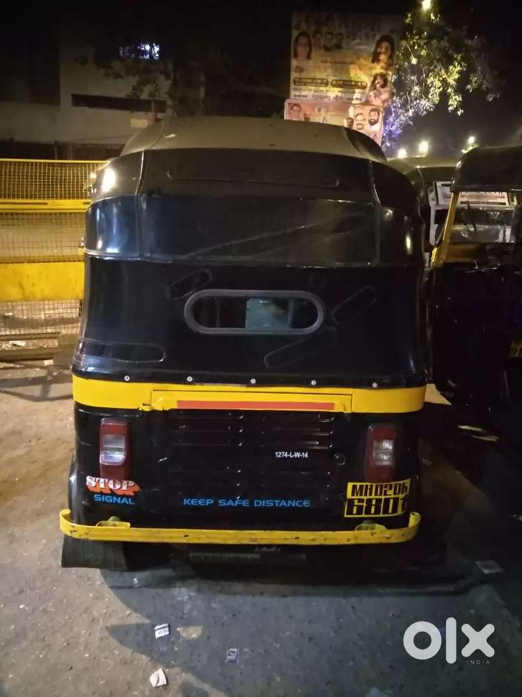 Auto rickshaw for contract per dena hai
