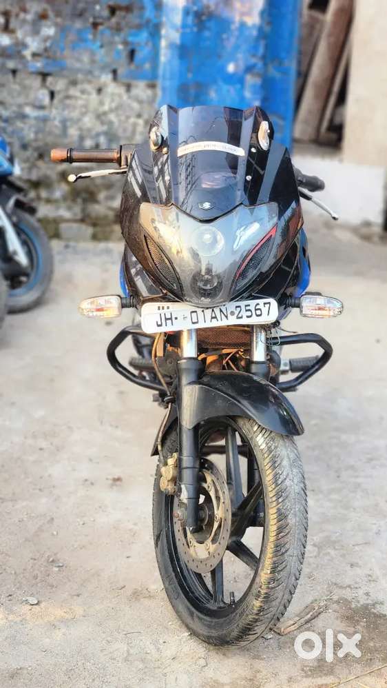 Bajaj Pulsar 220F well maintained used sport bike