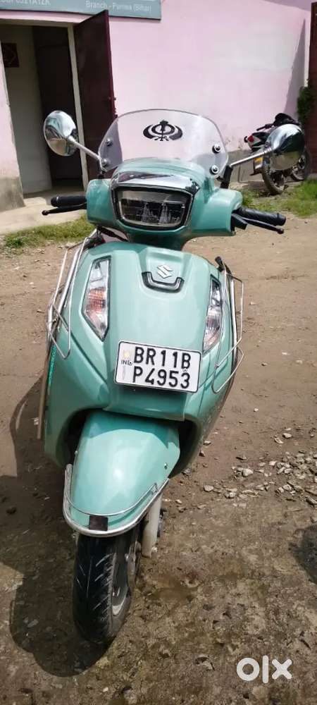 Absolutely well maintained, Absolutely new Suzuki access 125