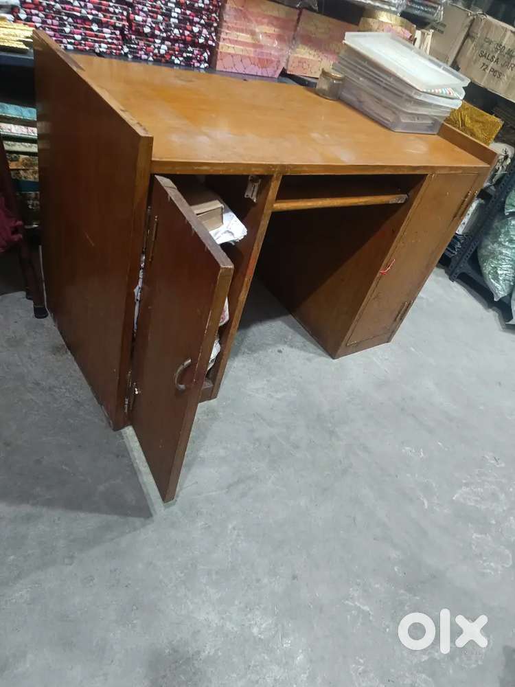 Computer table heavy