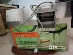 Sugarcane juicer for juice shops