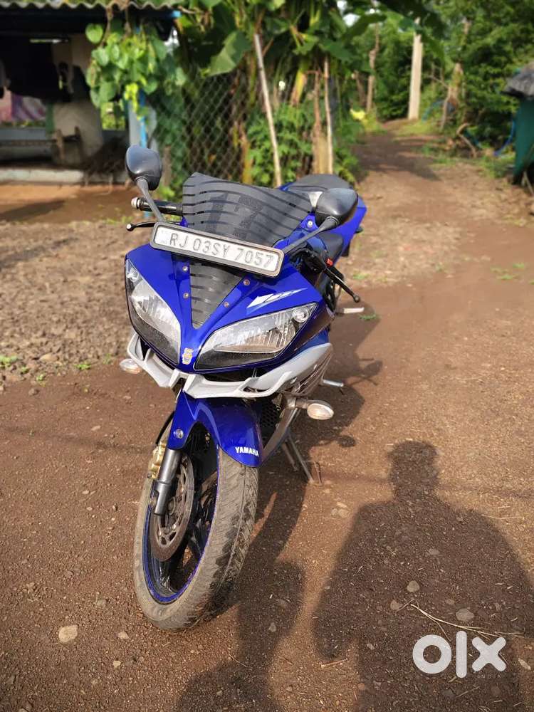 YAMAHA R15 V2