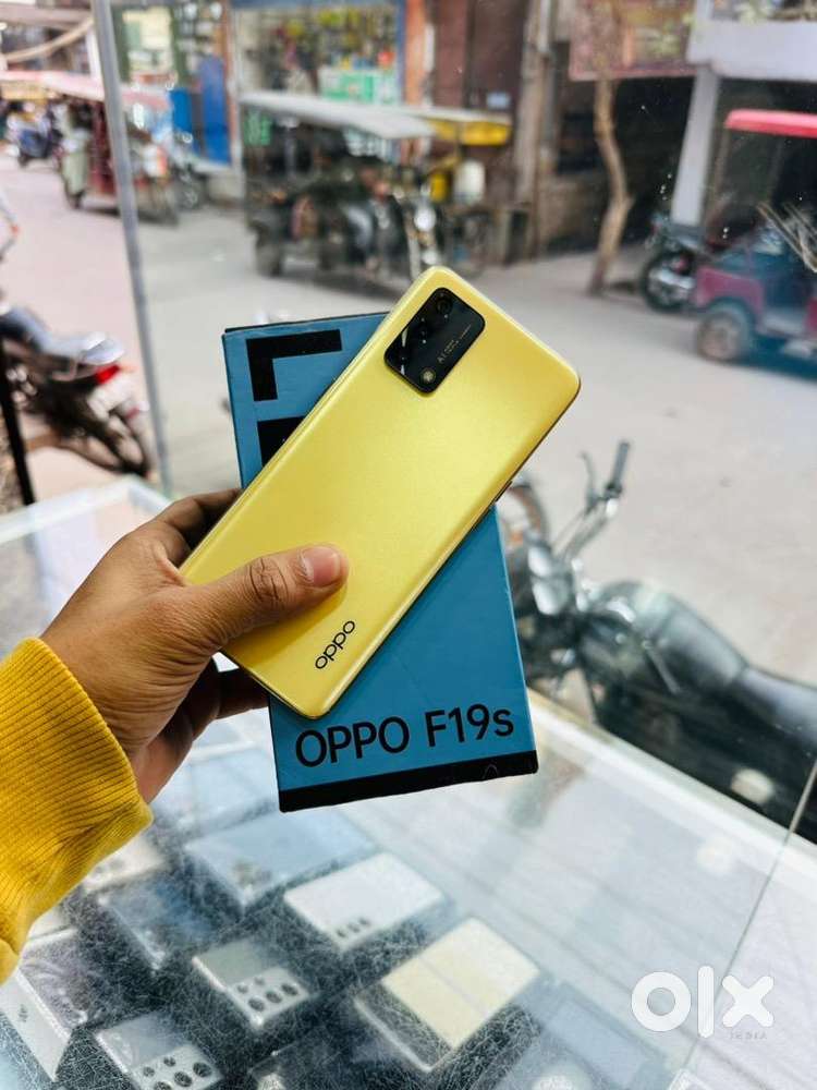OPPO F19s Gold Colour 128GB Good Condition Out of warranty