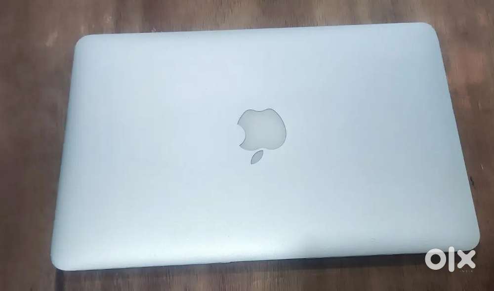 Apple MacBook Air 4gb and 128gb