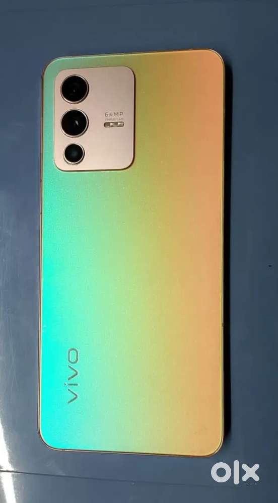 Vivo v23 5g ram8+4 storge 128 (fix price)