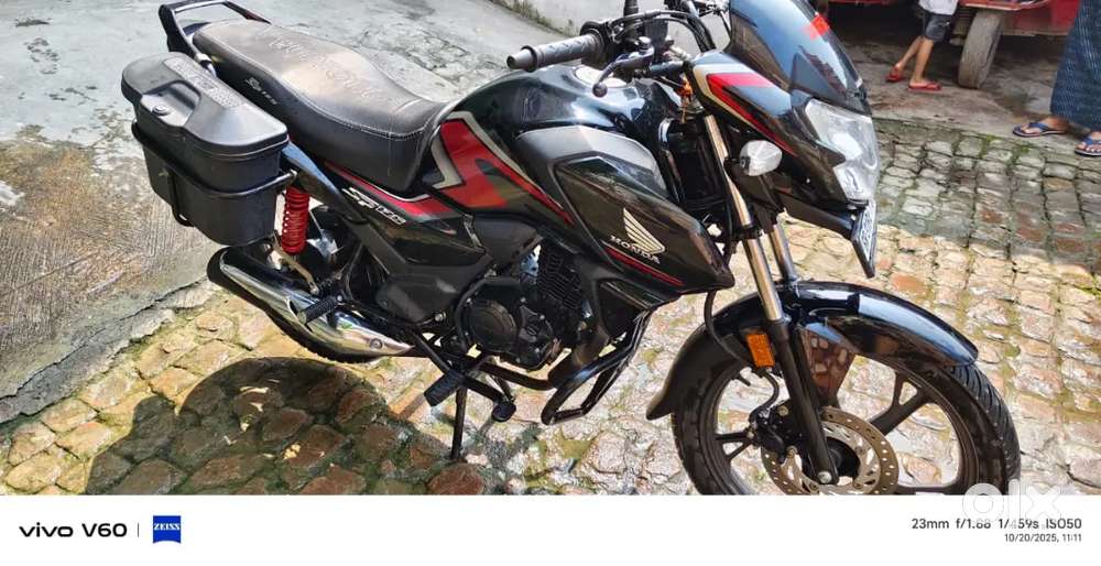 Black and Red New Honda shine 125cc