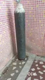 Oxygen cylinder