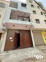 This is independent floor, with parking available, no electricity