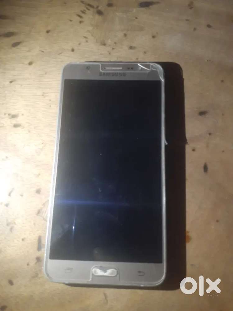 Samsung j7  3gb 32gb good candisen dispalya lagwana parega