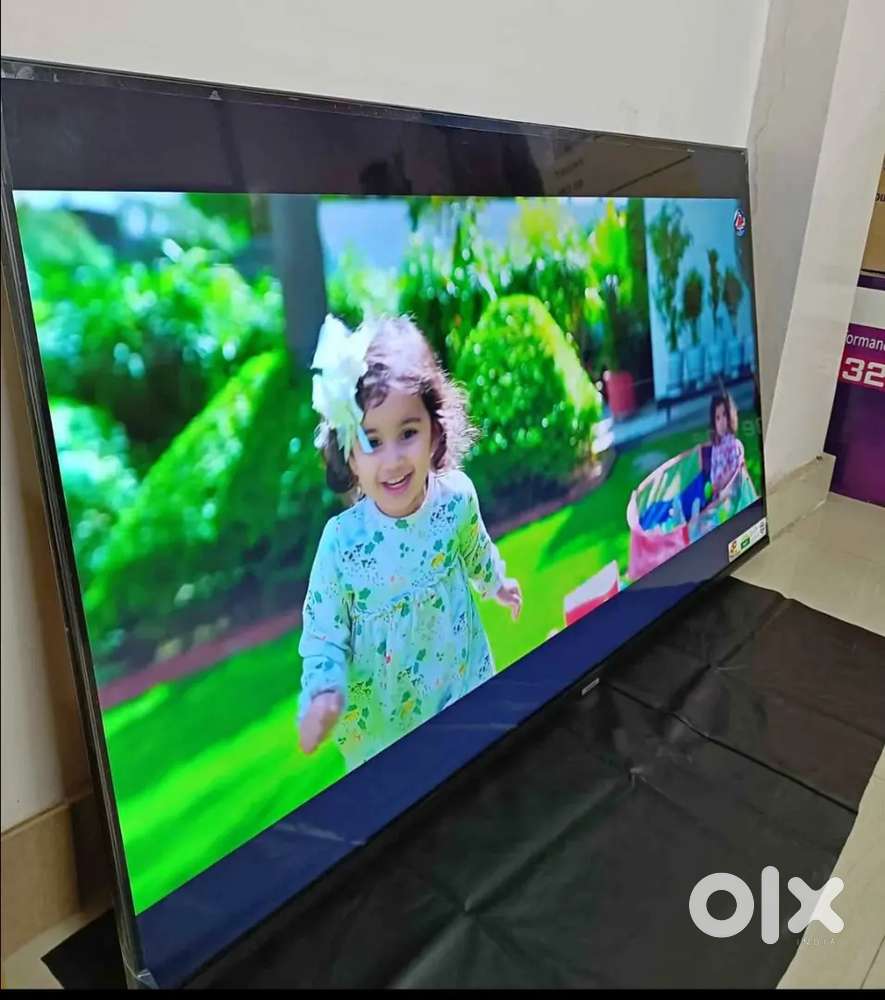 All sizes new brand box pack smart WiFi android LED TV 1 year warranty