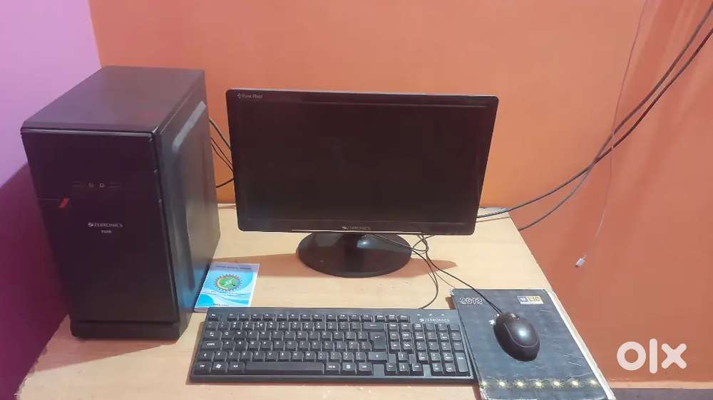 Desktop set with table