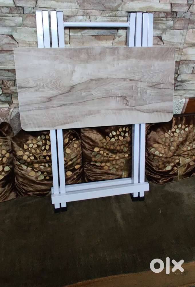 COMPUTER TABLE FOLDABLE BRAND NEW CONDITION