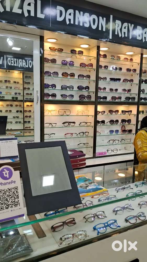 Optical shop receptionist vacancy for Girls