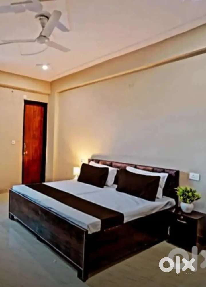 3 Rooms available for PG independent seprate near TAJ highway Gaurcity
