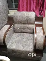 कमी वापरलेला Sofa Set (3 Seater + 2 Single Seater) विकणे आहे
