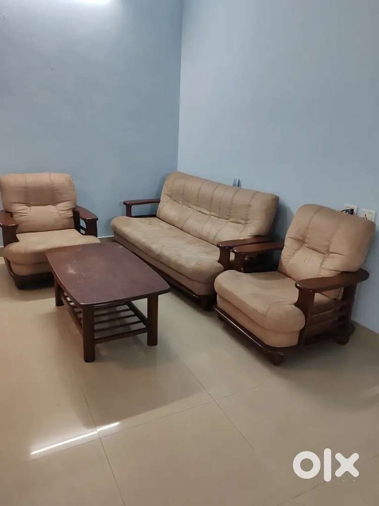 FURNISHED APARTMENT FOR RENT IN VAZHUTHACAUD JN NEAR COTTON HIL SCHOOL