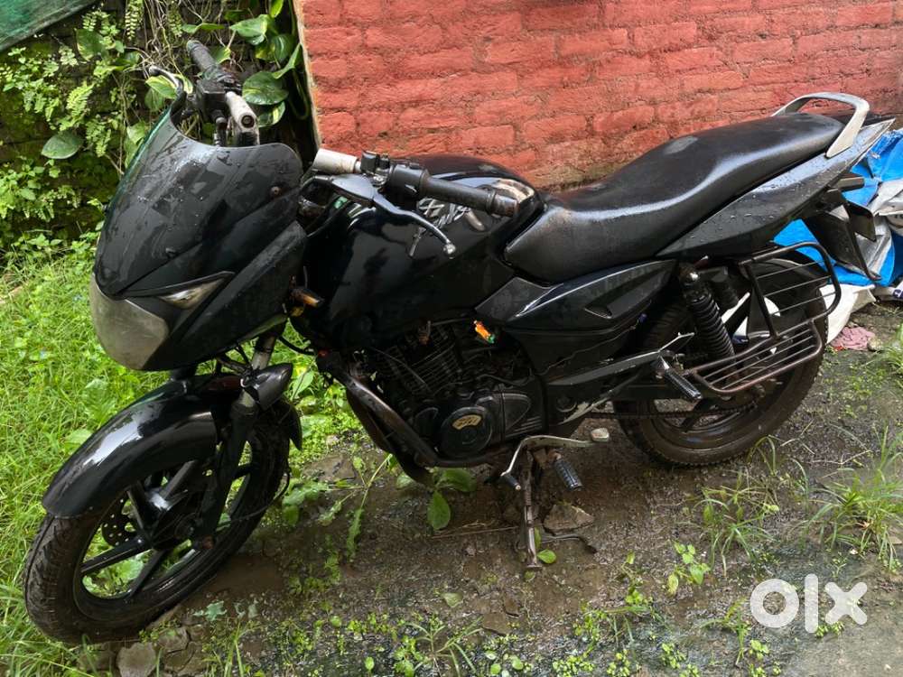 Bajaj pulsar 150 black