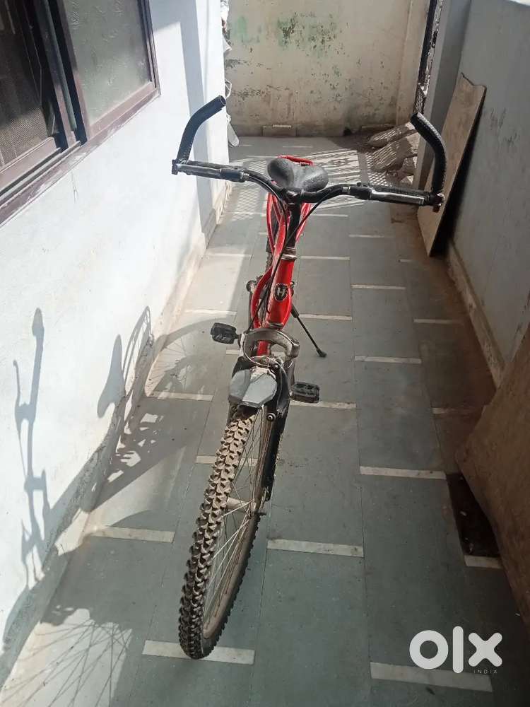 Hercules Red Cycle in Good Condition – Smooth Ride