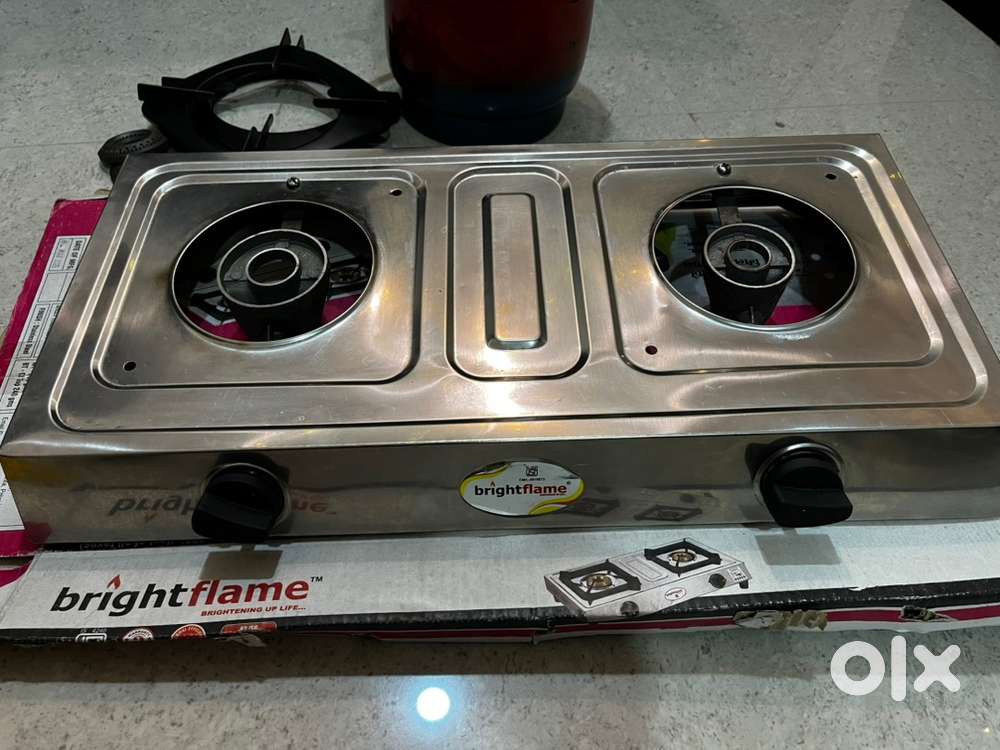 Two burner gas stove with 3 kilo empty vessel
