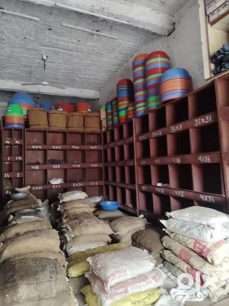 हार्डवेयर की शॉप में काम करने के लिए लड़कों की जरूरत है