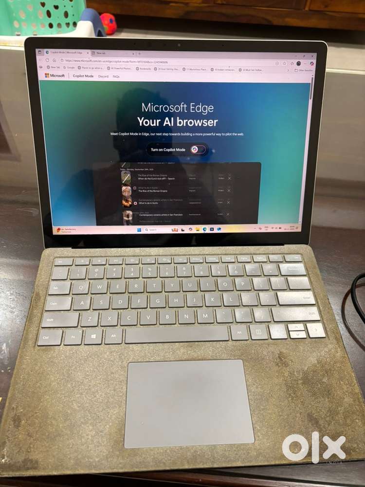 Mircosoft Surface Laptop 2 13.5 touchscreen 8th gen i5 8 GB 128 GB SSD