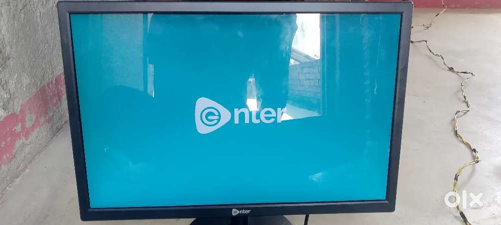 22 inch new condition enter monitor