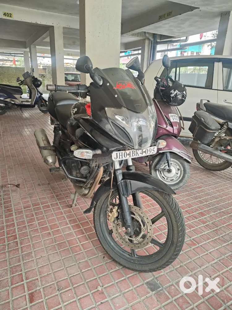 Pulsar 220 in good condition.