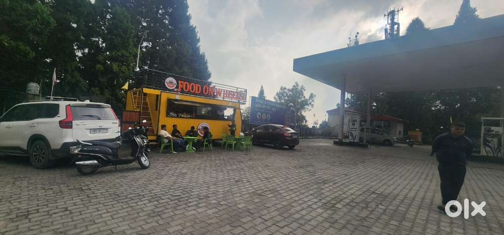 Rental food cafe kiosk food trailer at petrol pump