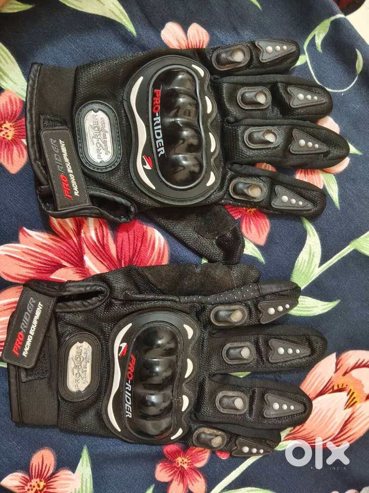 Hand gloves