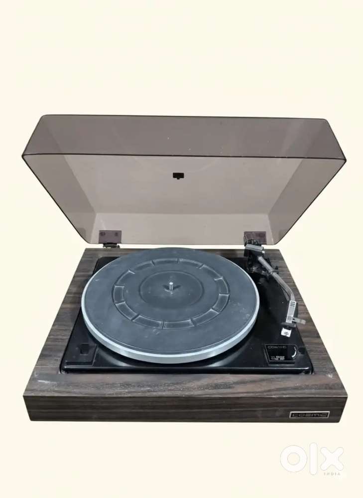 Megnetic belt drive turntable record player antique vintage