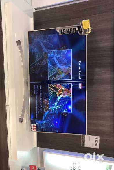 Reliance 53 LEDTV UHD glossy finish, Parallel connectivity with 2HDMI