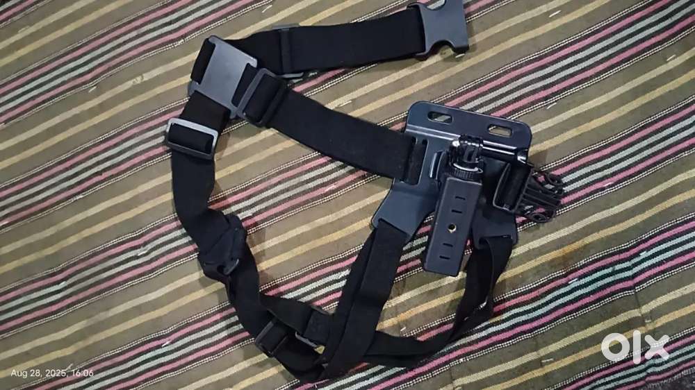 Chest mount for mobile and camera for video shooting and blogging