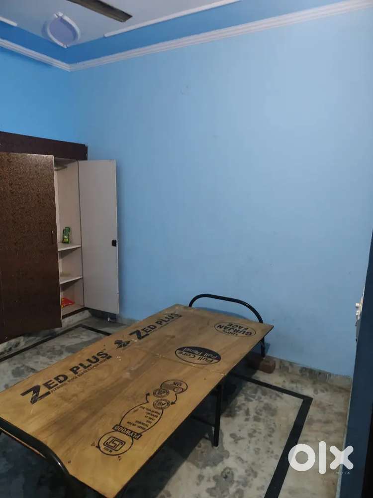 Only Single Boy ke liye hai