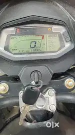 Single handed driven bike