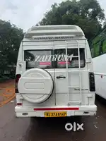 17 seat travaler