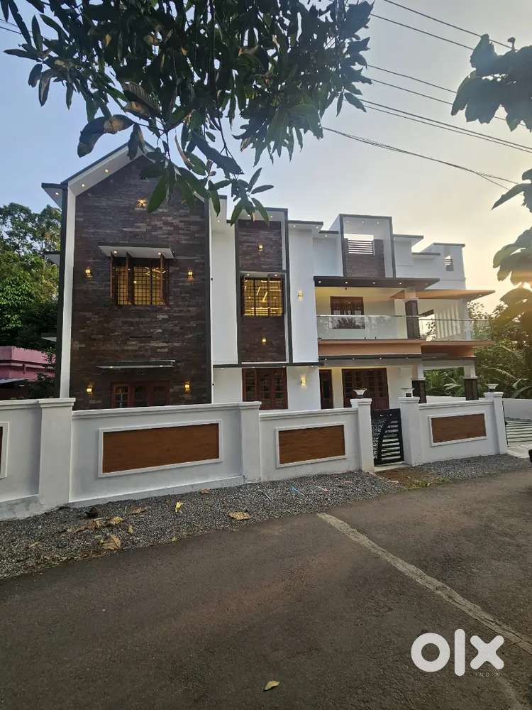 LUXURIOUS 4BHK HOUSE AT KAKKANAD INFOPARK PALLIKKARA KIZHAKKAMBALAM