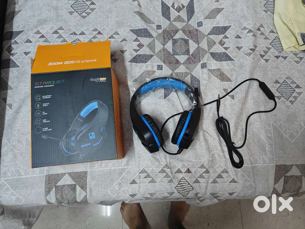 Keyboard mouse and headphones