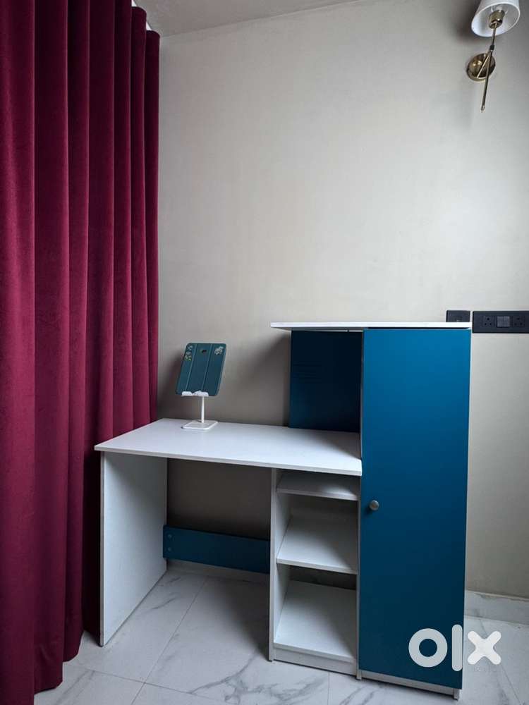 Modern Study / Computer Table with Shelves – Great Condition