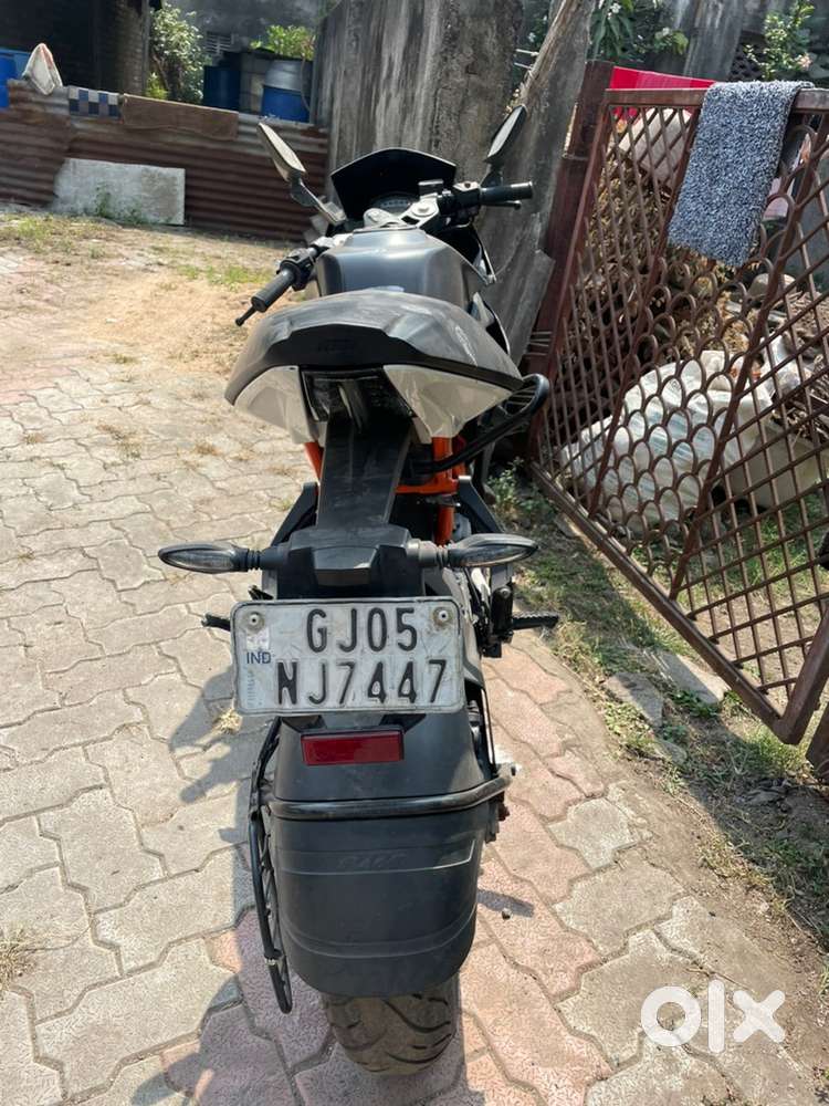 200 cc liquid-cooled, single-cylinder four-stroke engine